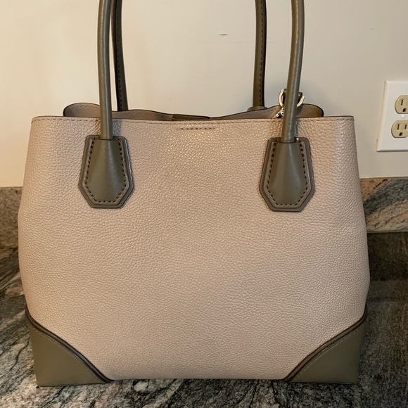 Michael Kors Purse - Picture 4 of 7